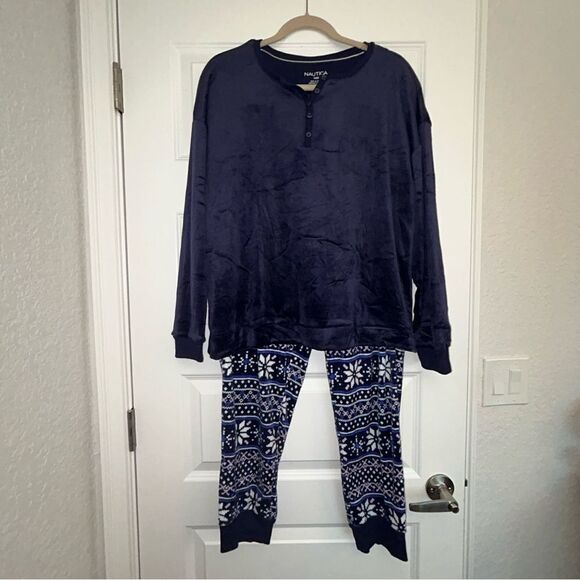 New, Nautica Snowflake Pajama Loungewear 2 Piece Set - Picture 1 of 8